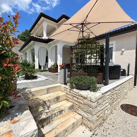 Zonta Maremi With Private Jacuzzi Buje