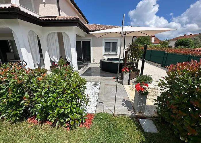 Zonta Maremi With Private Jacuzzi Apartman